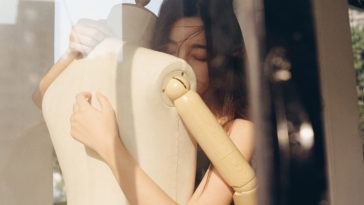 Là phụ nữ... không bao giờ được phép tỏ ra yếu đuối