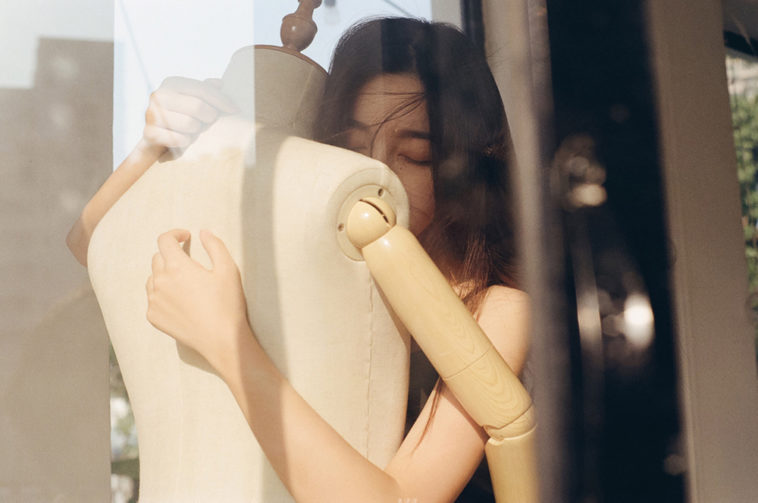 Là phụ nữ... không bao giờ được phép tỏ ra yếu đuối