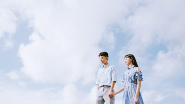 Em ghét anh nhiều đến thế nhưng lại chưa từng dứt khoát buông bỏ bao giờ