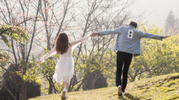 Này chàng trai bằng tuổi, em chờ anh trưởng thành