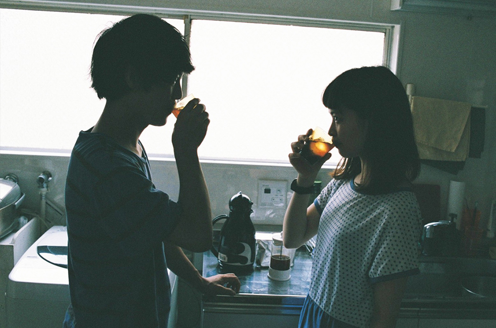 Em và anh yêu nhau một thời, và dùng cả đời còn lại để quên nhau