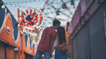 Rồi cũng đến những ngày, chúng ta cảm thấy xa lạ trong cuộc đời nhau