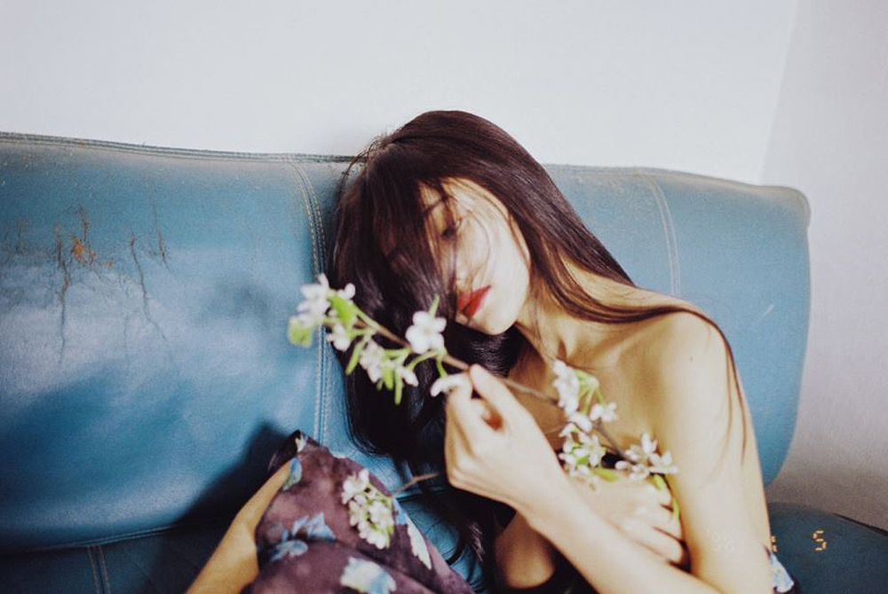 Tuổi thanh xuân ngắn lắm em à, đừng ủ dột với những nỗi bi thương 1 Tuổi thanh xuân ngắn lắm em à, đừng ủ dột với những nỗi bi thương