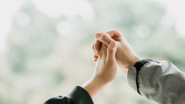 Vì em thương anh nên chúng mình hãy vì nhau cố gắng nhiều hơn nhé