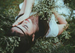 Khi thấy người bạn yêu có những điều này, hãy hiểu rằng bạn sắp mất cô ấy rồi