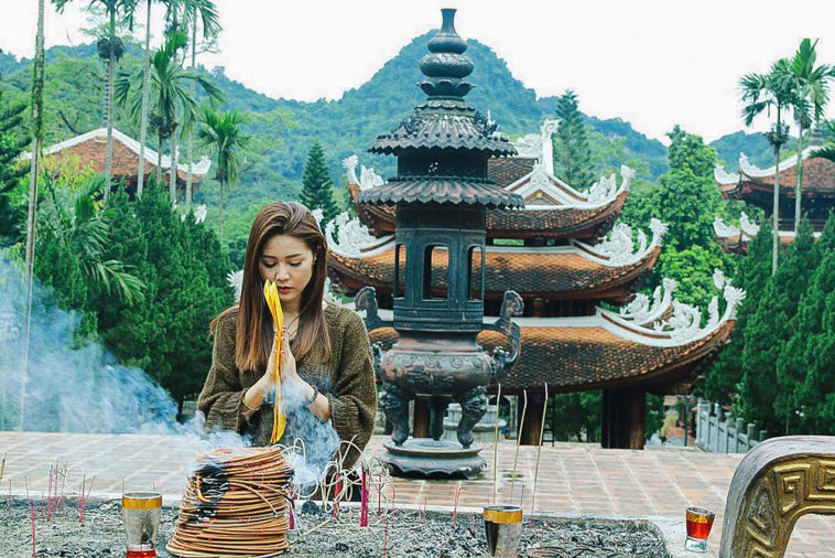 Đi chùa, viếng đền để được gì?