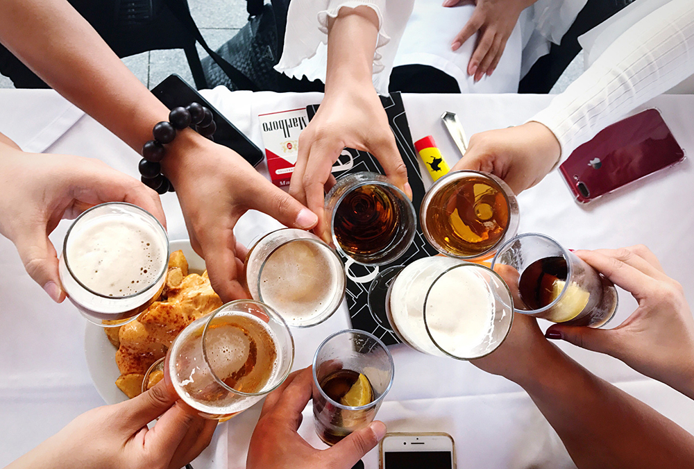 Chú không uống... là chú đéo nể anh!
