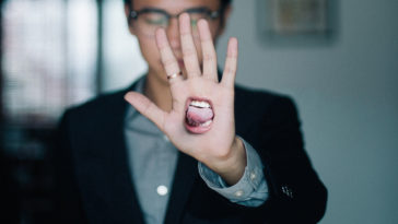 Đàn ông tử tế không mượn tiền người yêu
