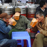 Đàn ông Việt bản lĩnh nhờ rượu bia?