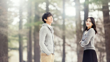 Phía sau lưng người phụ nữ giận dỗi là người đàn ông đếch biết mình sai ở đâu