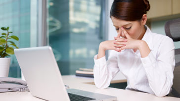 Sống sót chốn công sở nào có chỗ cho cô Tấm