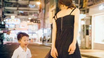 Dạy con điều gì trong xã hội giải trí bằng nỗi đau của người khác