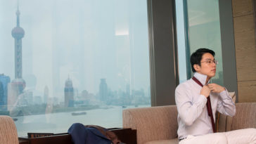 Muốn giàu phải học + may mắn + lấy vợ/chồng giàu + bỏ làm công đi buôn