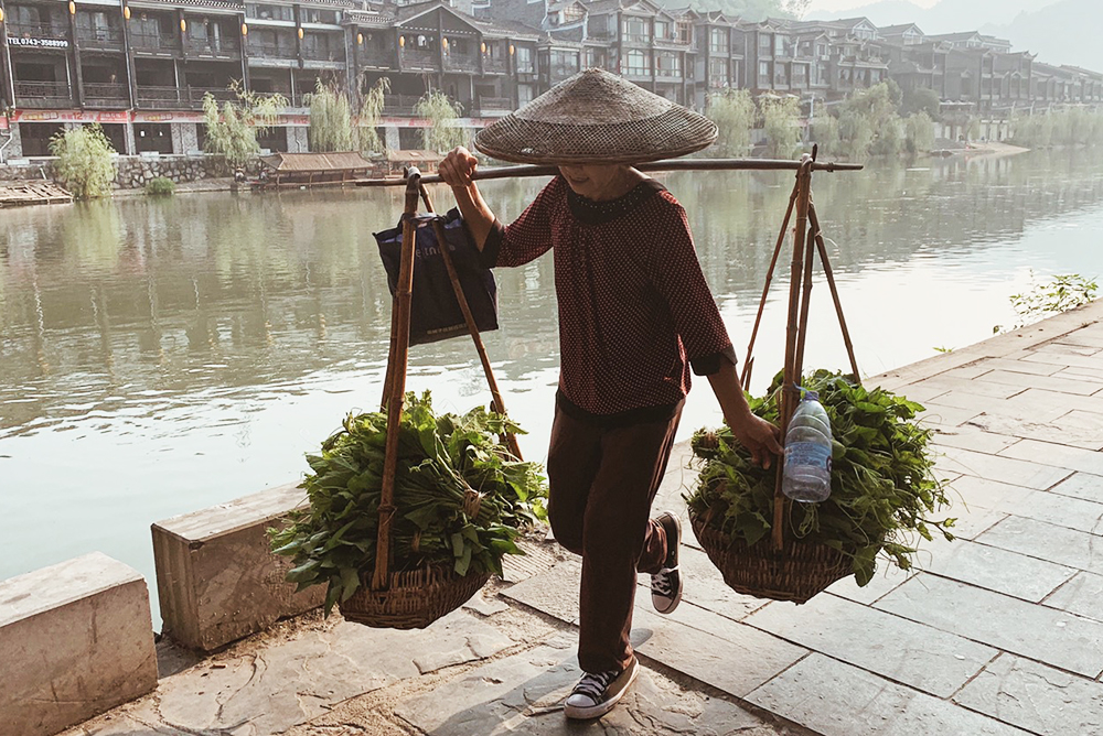 Nhất định Trung thu này, con sẽ mua cho mẹ hộp bánh thật to