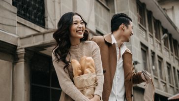 Chúng ta có thể kiên cường nhưng ai cũng cần một cái ôm ấm áp