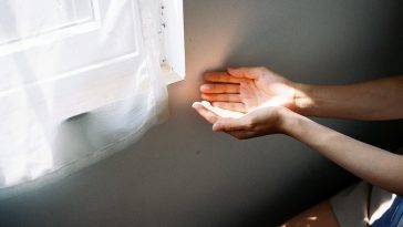 Bình yên là hạnh, biết mình đủ đầy là phúc
