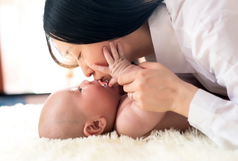 Những câu hỏi thường ngày trong quá trình chăm sóc bé sơ sinh